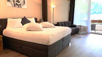 Dreibettzimmer | Zimmersafe, Schreibtisch, kostenloses WLAN, Bettwäsche