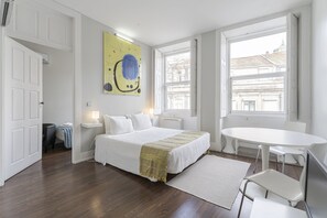 Studio Suite | Laptop workspace, iron/ironing board, free WiFi, bed sheets