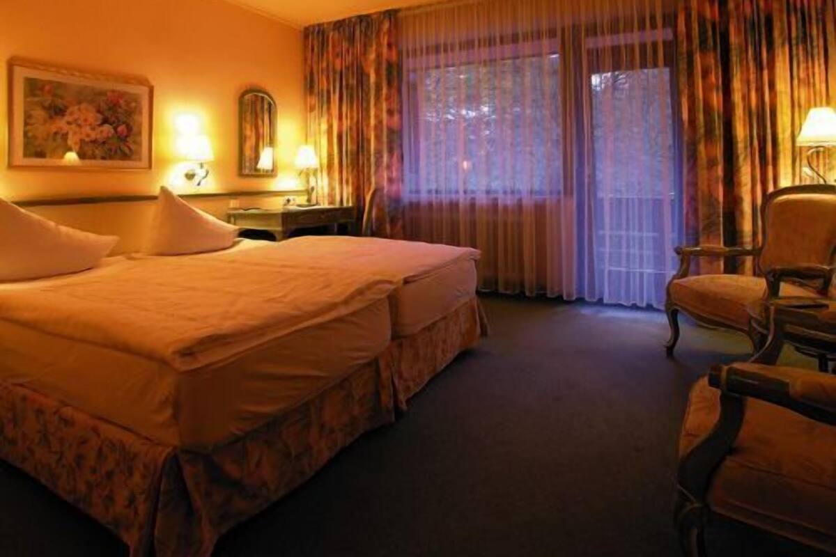 basic double room, private bathroom | premium bedding, minibar, individually furnished, desk