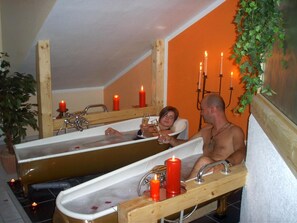 Couples treatment room(s), body treatments, body wraps, body scrubs