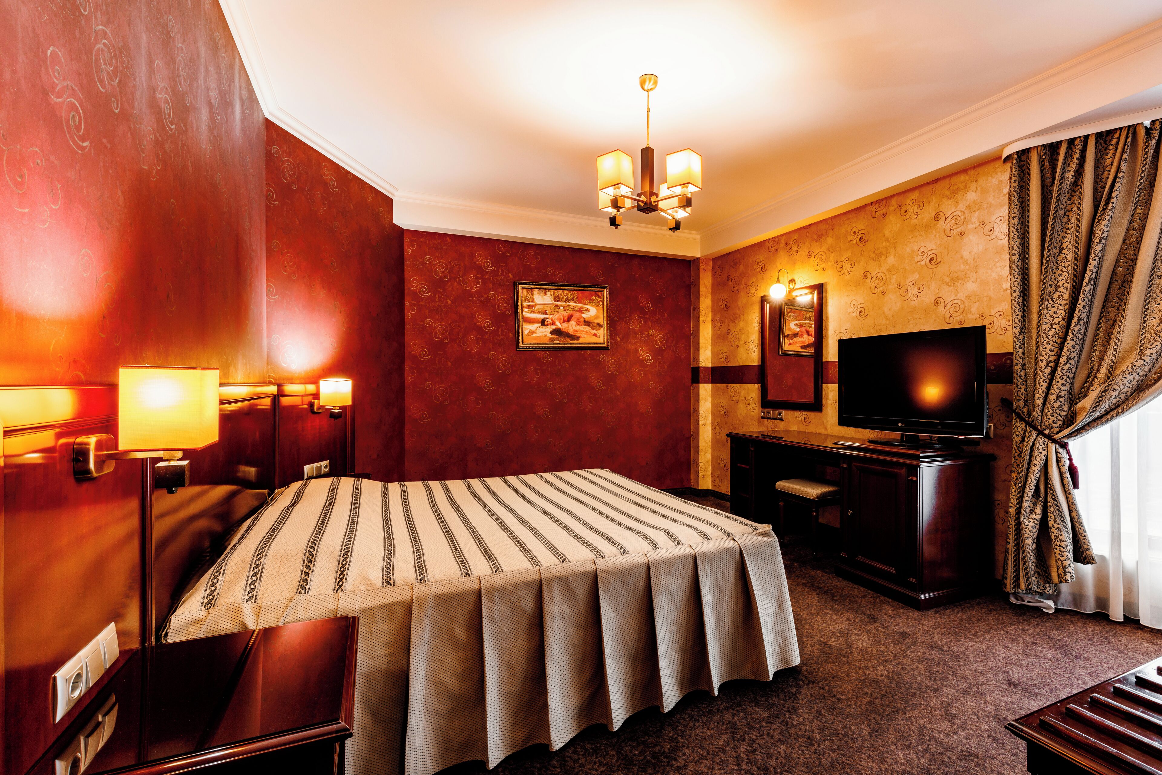 suite | select comfort beds, minibar, in-room safe, desk