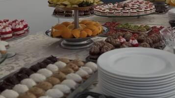 Free daily cooked-to-order breakfast