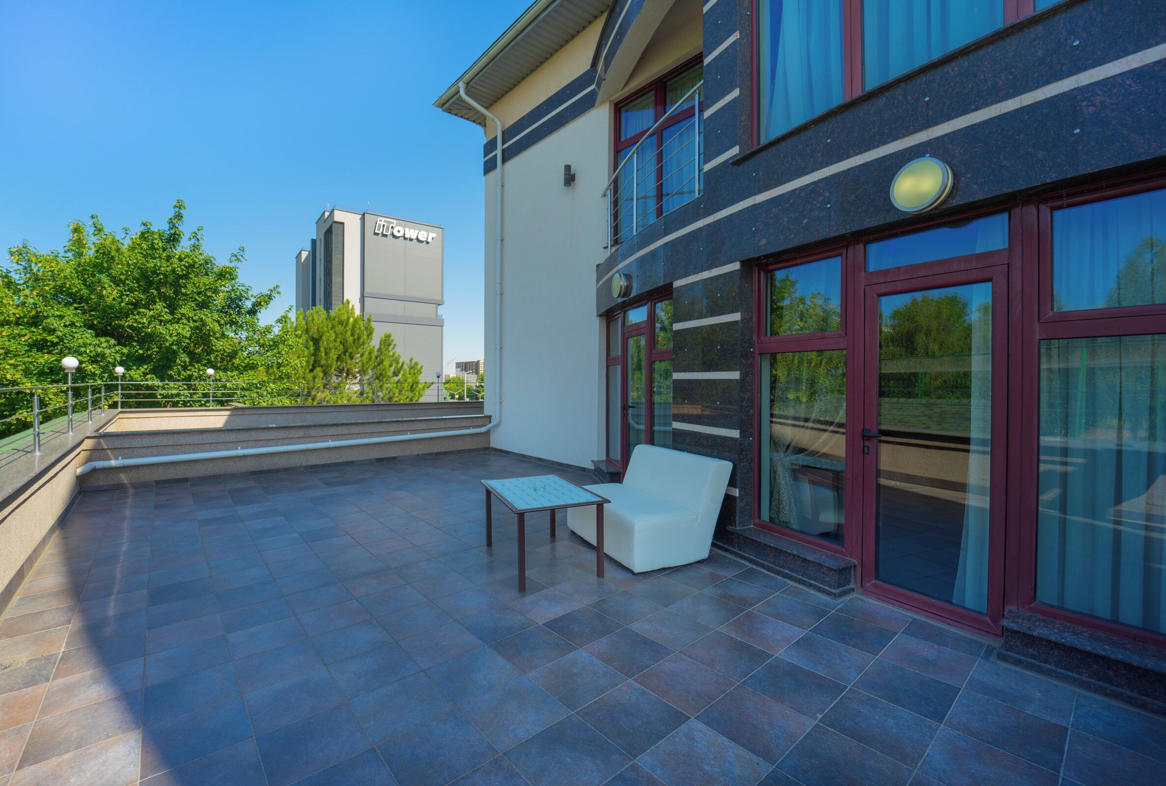 select comfort beds, minibar, in-room safe, desk