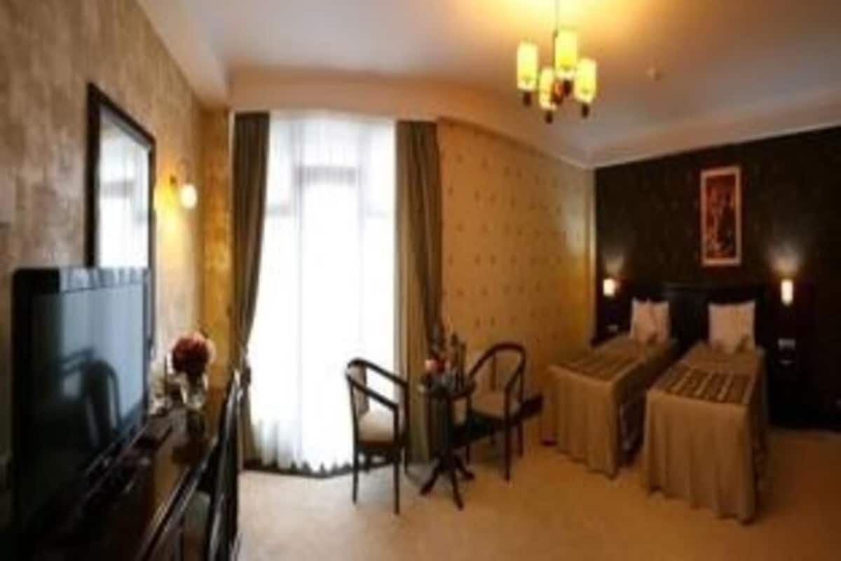 Select Comfort beds, minibar, in-room safe, desk