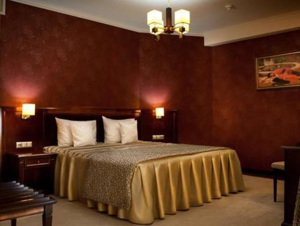 Select Comfort beds, minibar, in-room safe, desk