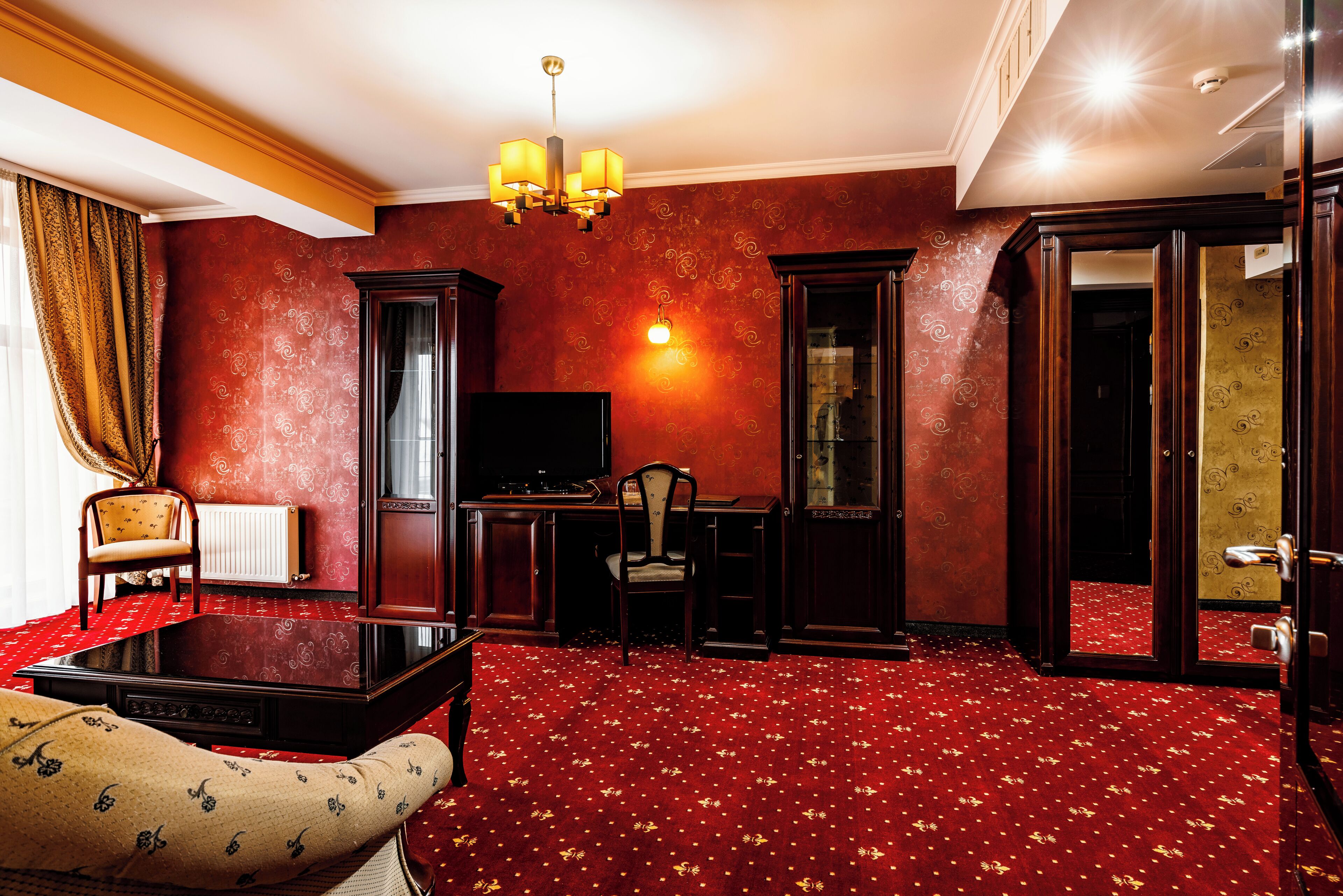 apartment | select comfort beds, minibar, in-room safe, desk