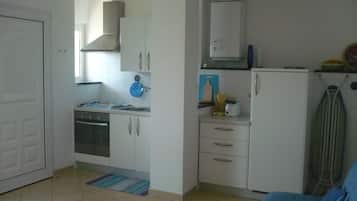 Apartment, 1 Bedroom, Sea View (2 pax) | Private kitchen | Full-size fridge, oven, stovetop, electric kettle
