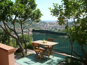 Outdoor dining - Azienda Agrituristica Villa Arianna (Imperia)
