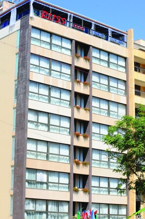 施設の正面