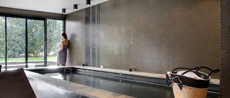 Couples treatment room(s), hot tub, steam room, hot stone massages