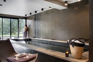 Couples treatment room(s), hot tub, steam room, hot stone massages