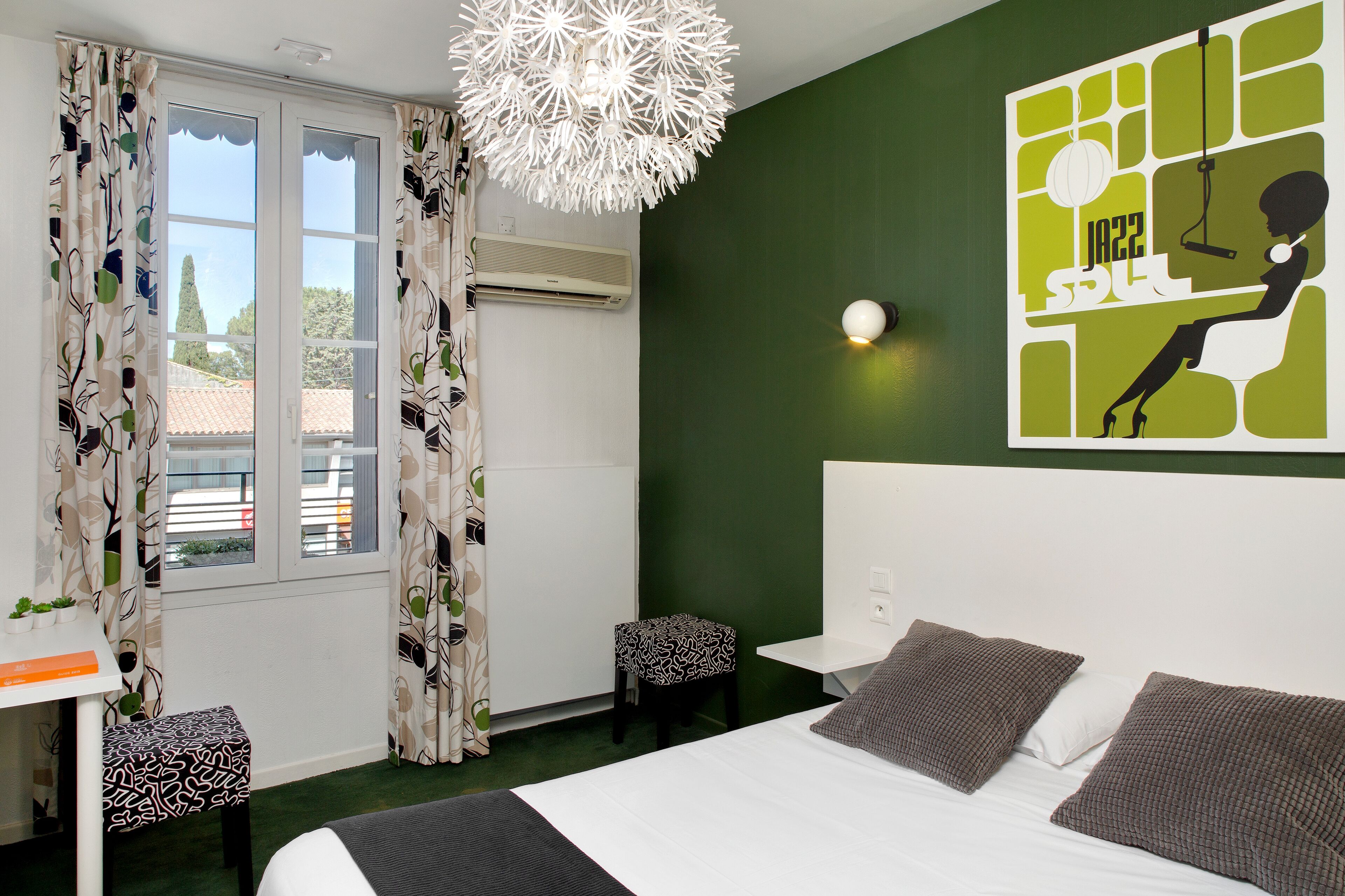 Premium bedding, in-room safe, desk, blackout drapes
