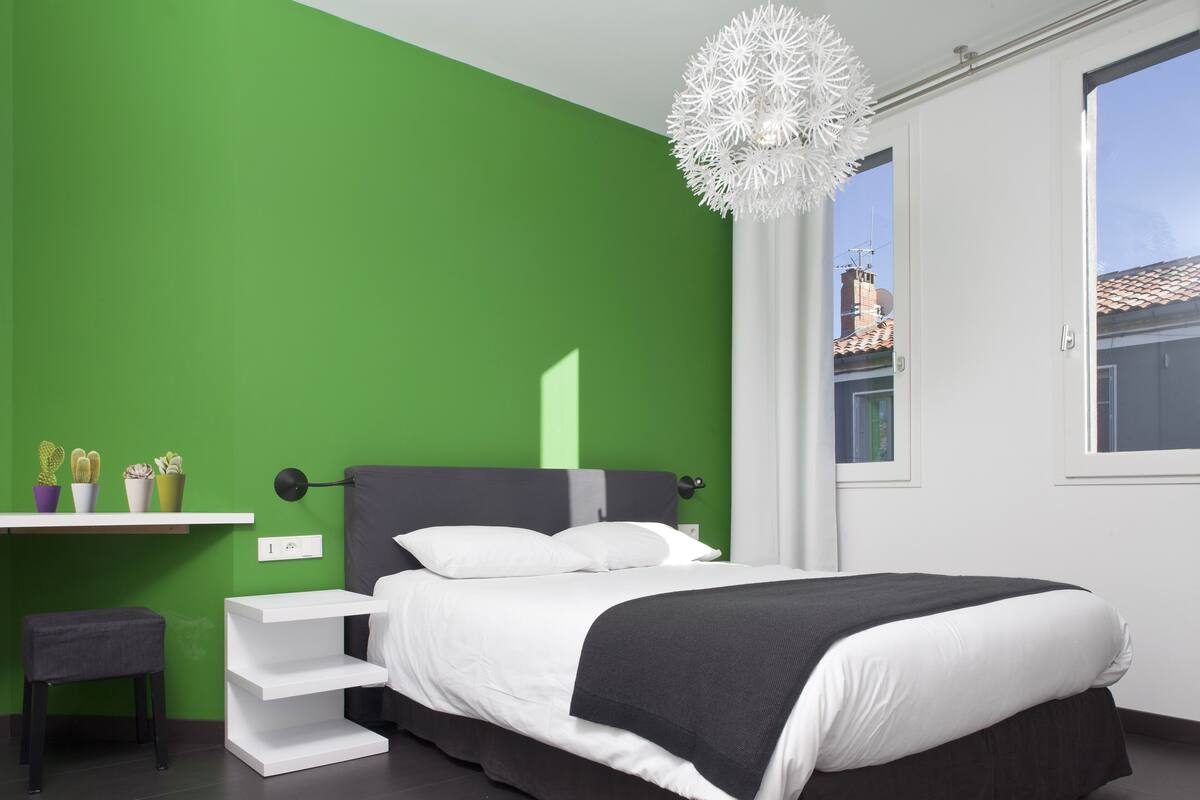 Premium bedding, in-room safe, desk, blackout curtains