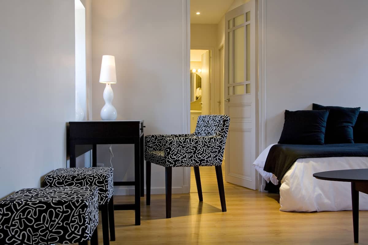 family room | premium bedding, in-room safe, individually decorated, desk