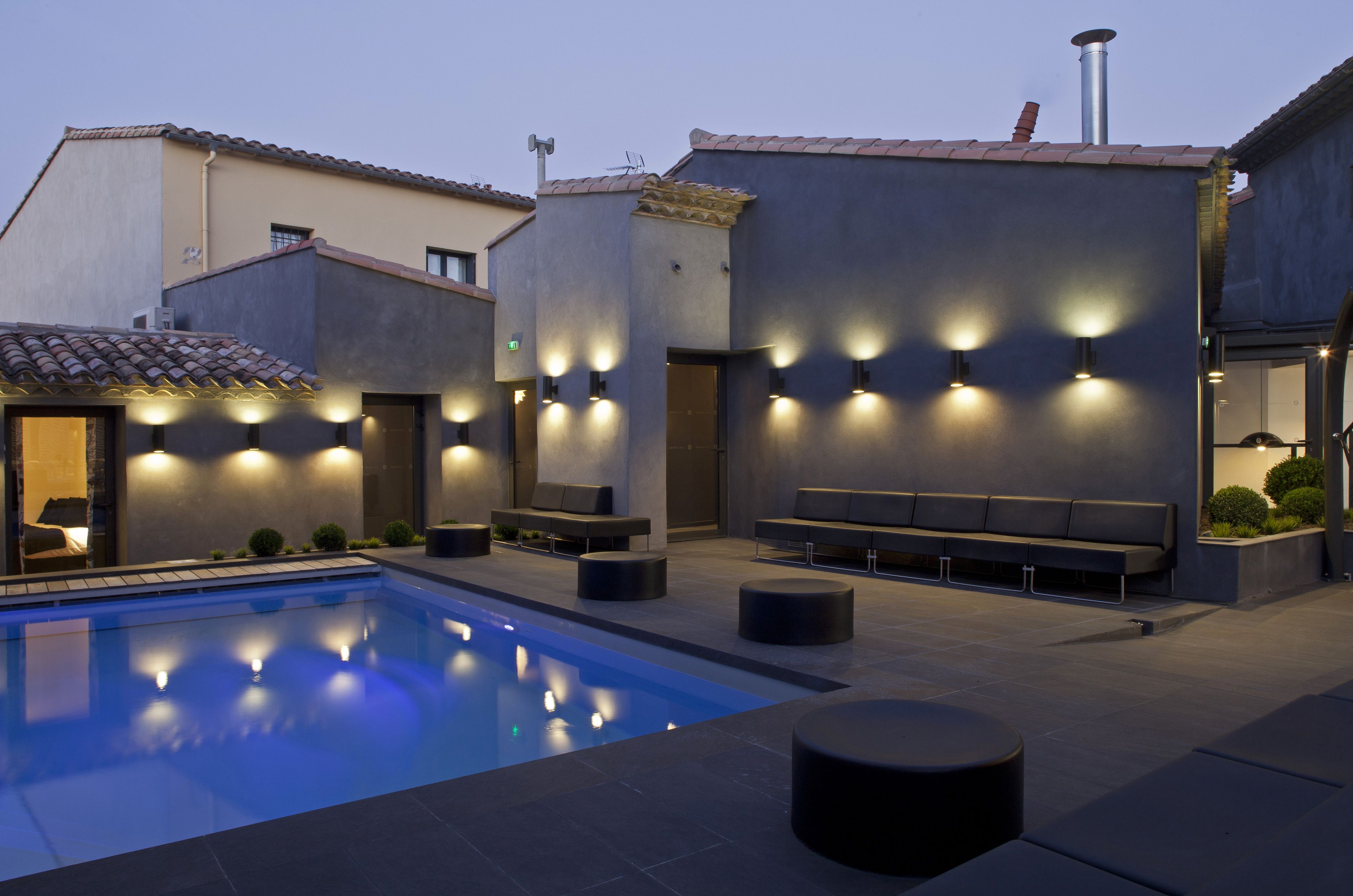 seasonal outdoor pool, open 10:00 am to 8:00 pm, pool loungers