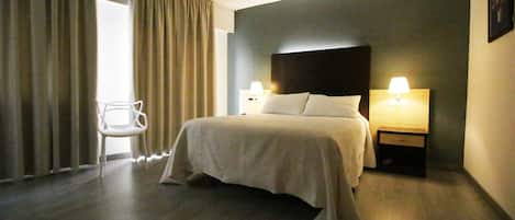 Suite, 1 Queen Bed | Premium bedding, desk, free WiFi, bed sheets