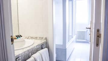 Phòng 3 | Phòng tắm | Đồ dùng nhà tắm miễn phí, máy sấy tóc, khăn tắm, xà phòng
