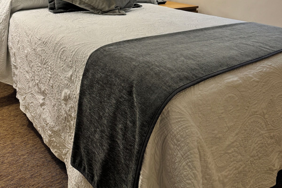 Standard-Einzelzimmer | Hochwertige Bettwaren, Schreibtisch, kostenloses WLAN, Bettwäsche