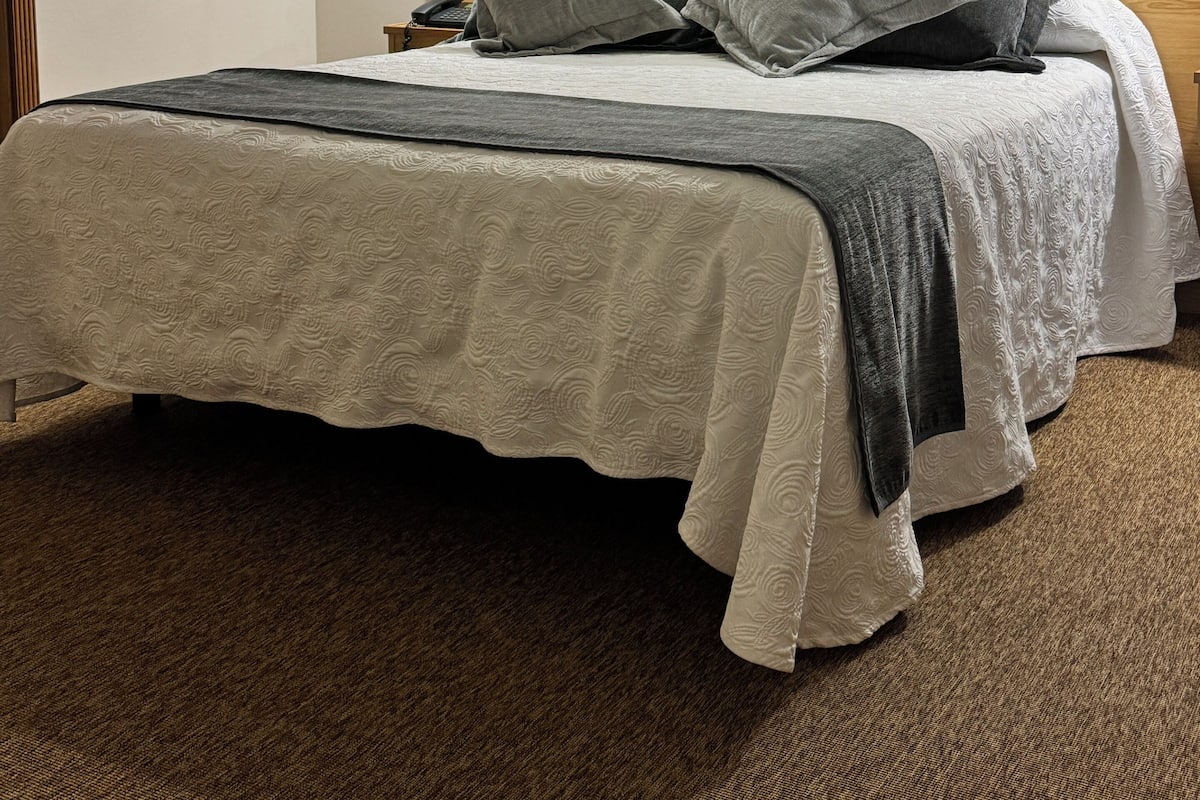 Hochwertige Bettwaren, Schreibtisch, kostenloses WLAN, Bettwäsche