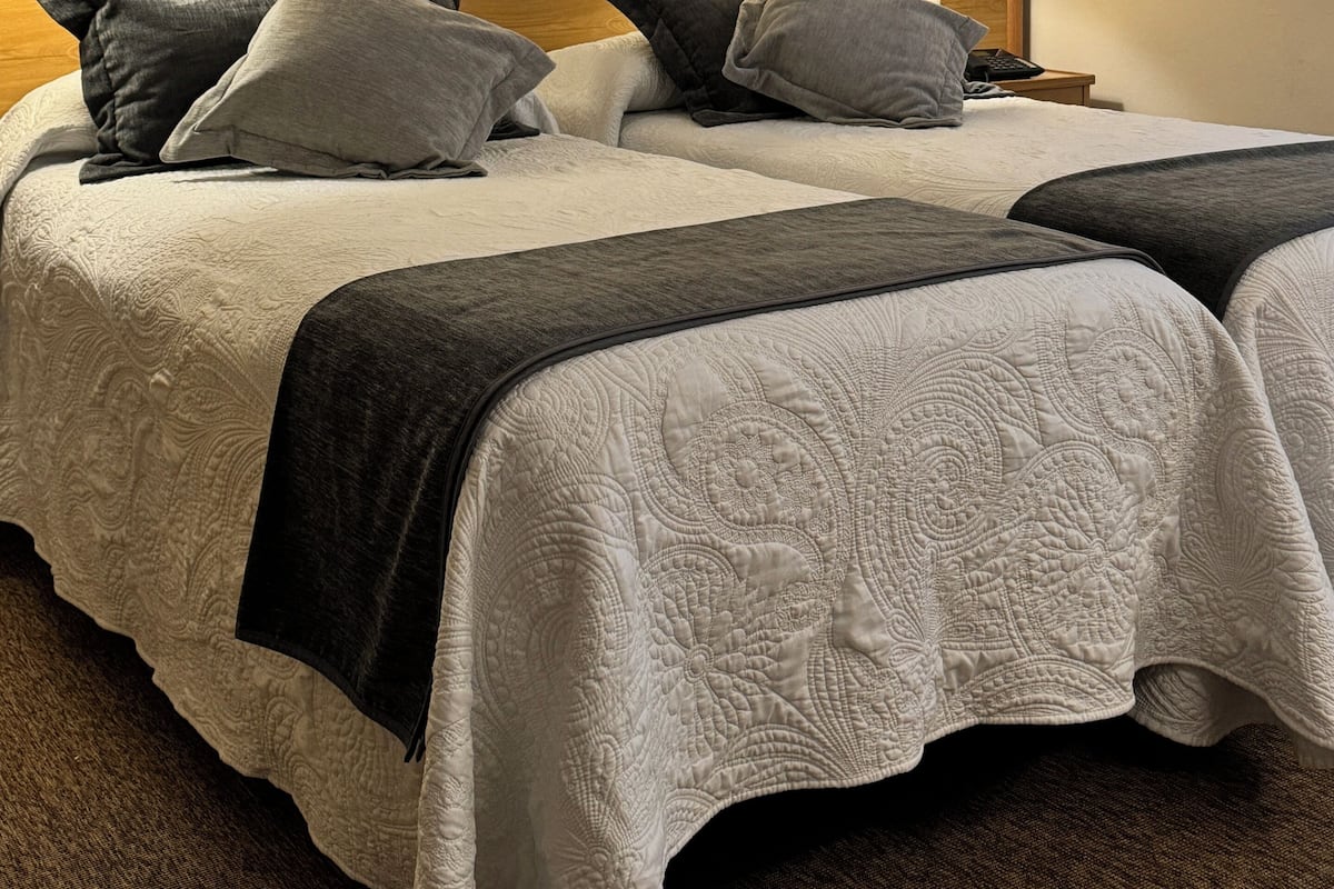 Standaard tweepersoonskamer | Luxe beddengoed, een bureau, gratis wifi, beddengoed