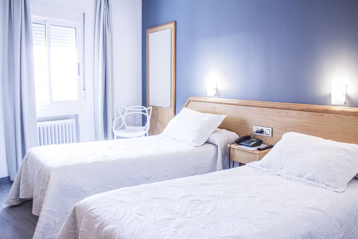 Premium bedding, desk, WiFi (free), bed sheets