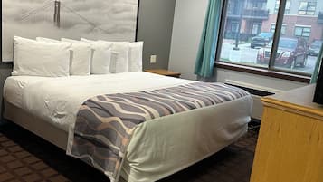 Basic Room, 1 King Bed