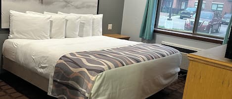 Basic Room, 1 King Bed | Free WiFi, bed sheets