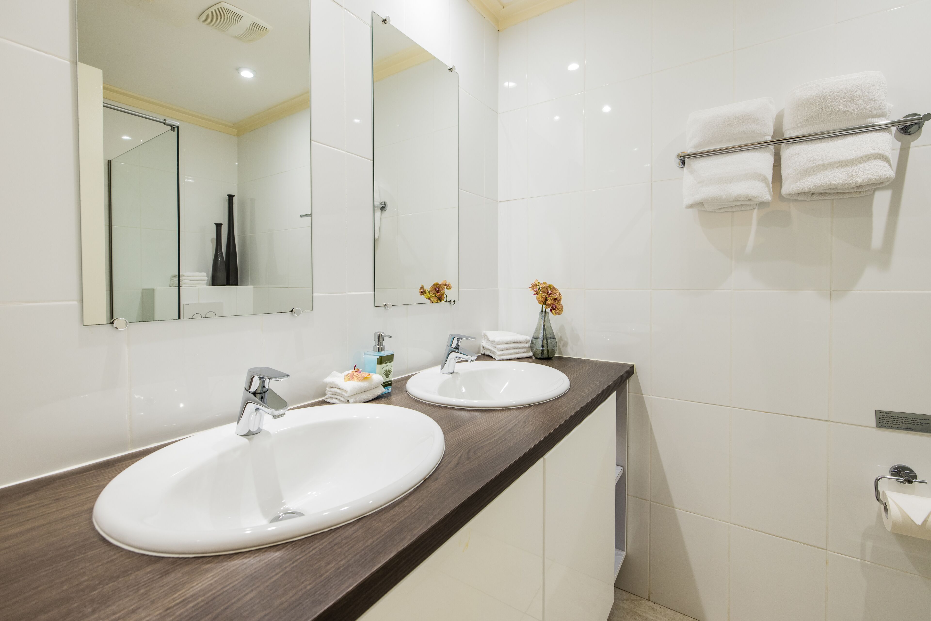 suite, 1 bedroom | bathroom | shower, free toiletries, hair dryer, towels