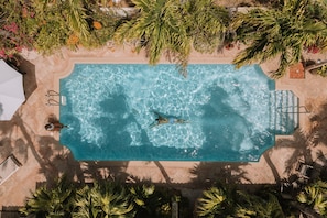 Outdoor pool, sun loungers - Paradera Park Aruba (Paradera)