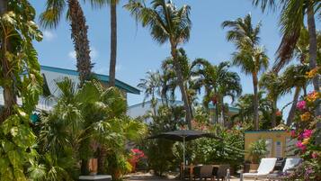 Außenpool, Liegestühle