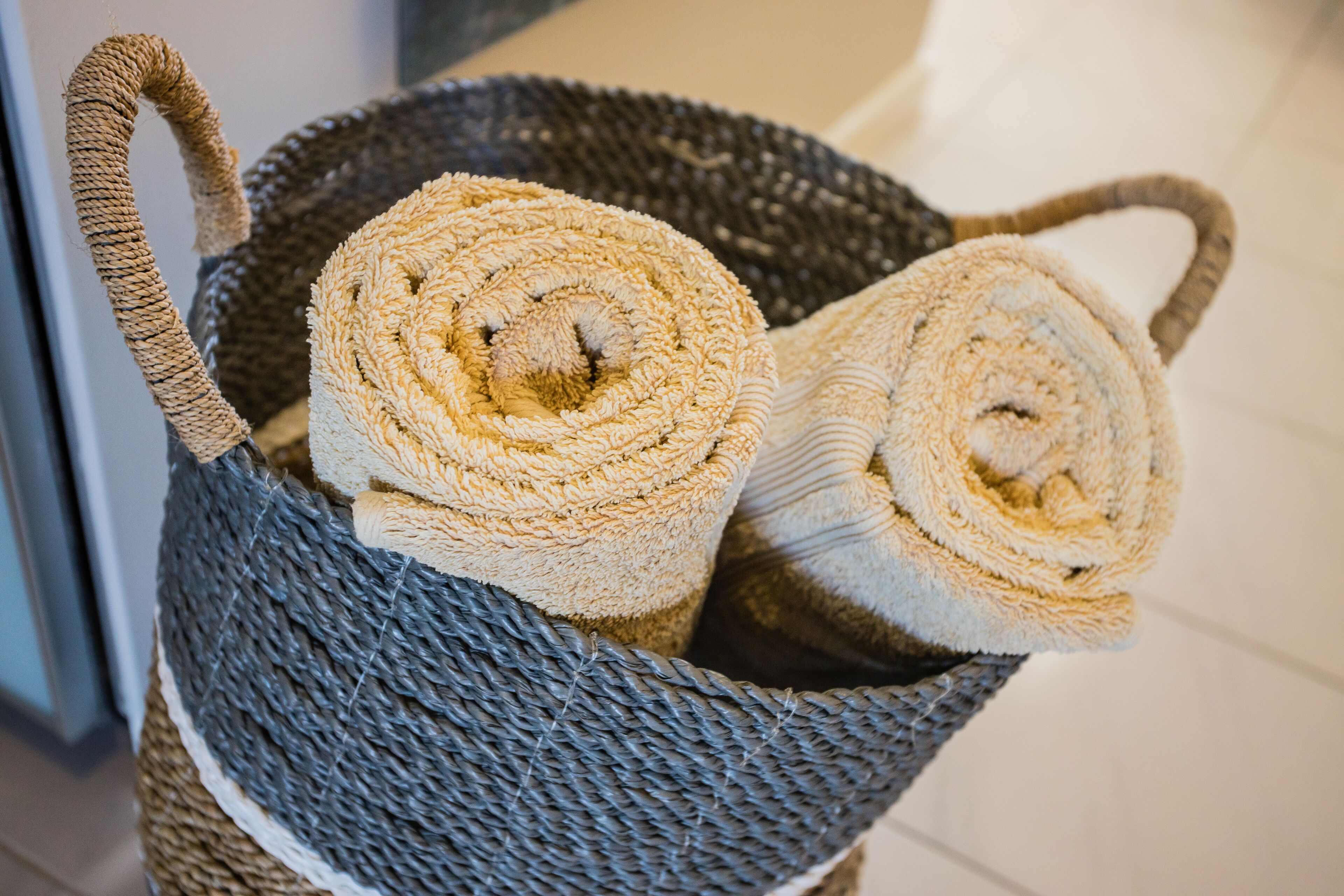 deluxe studio | premium bedding, in-room safe, desk, laptop workspace