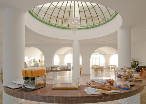 Daily buffet breakfast for a fee