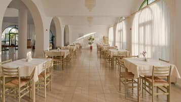 Tägliches Frühstücksbuffet gegen Gebühr