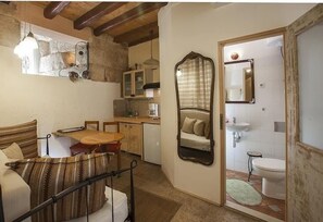 Estudio estándar, vista a la ciudad | Decoración personalizada, cunas gratuitas y wifi gratis 