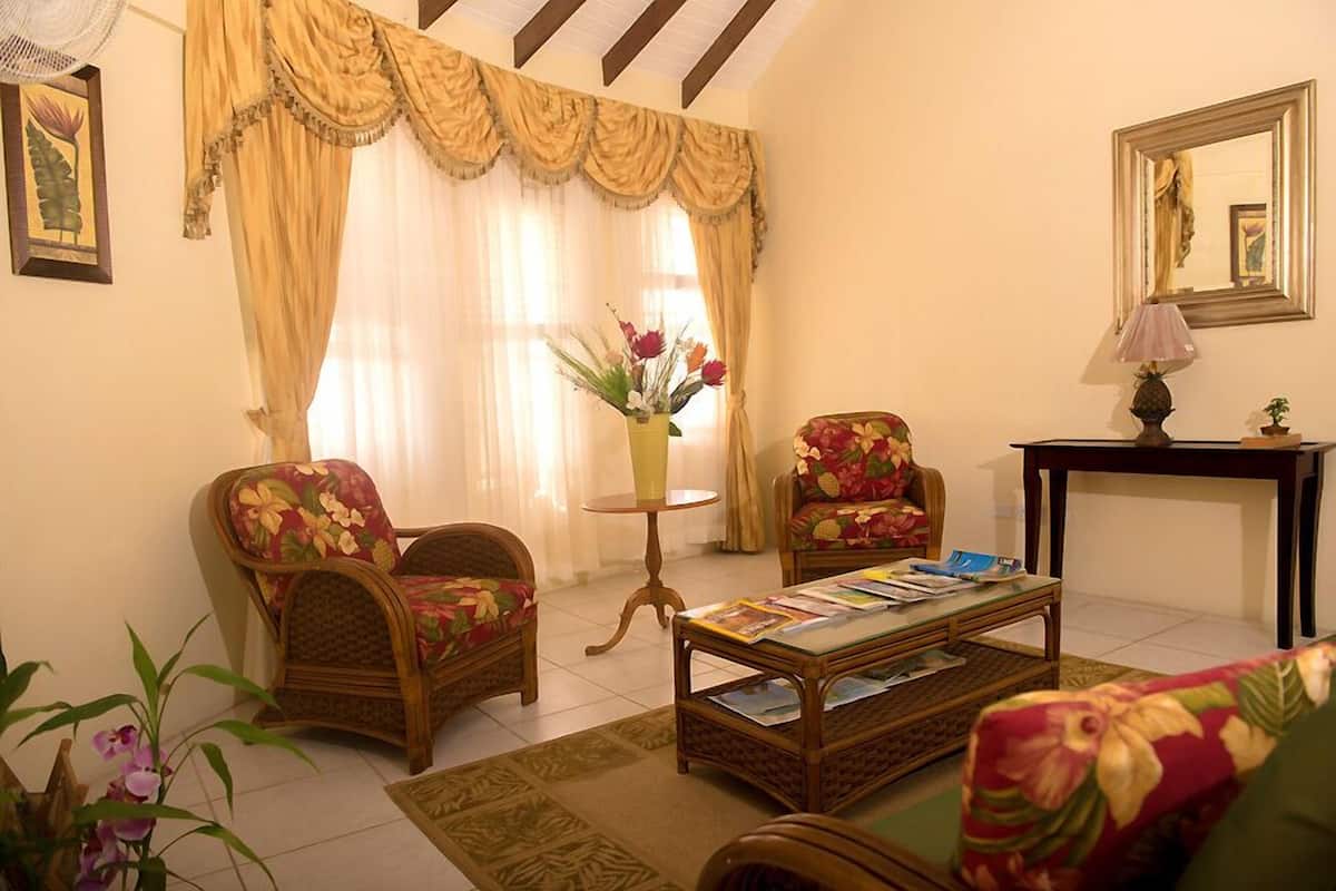 penthouse, 2 bedrooms | living area | 30-inch tv with cable channels