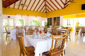 Restaurant - Hotel Alexandrina (Ribishi)