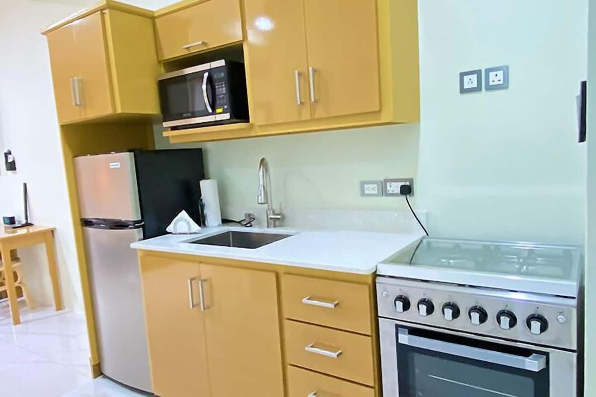 classic deluxe hillside room with kitchen | private kitchen | fridge, microwave