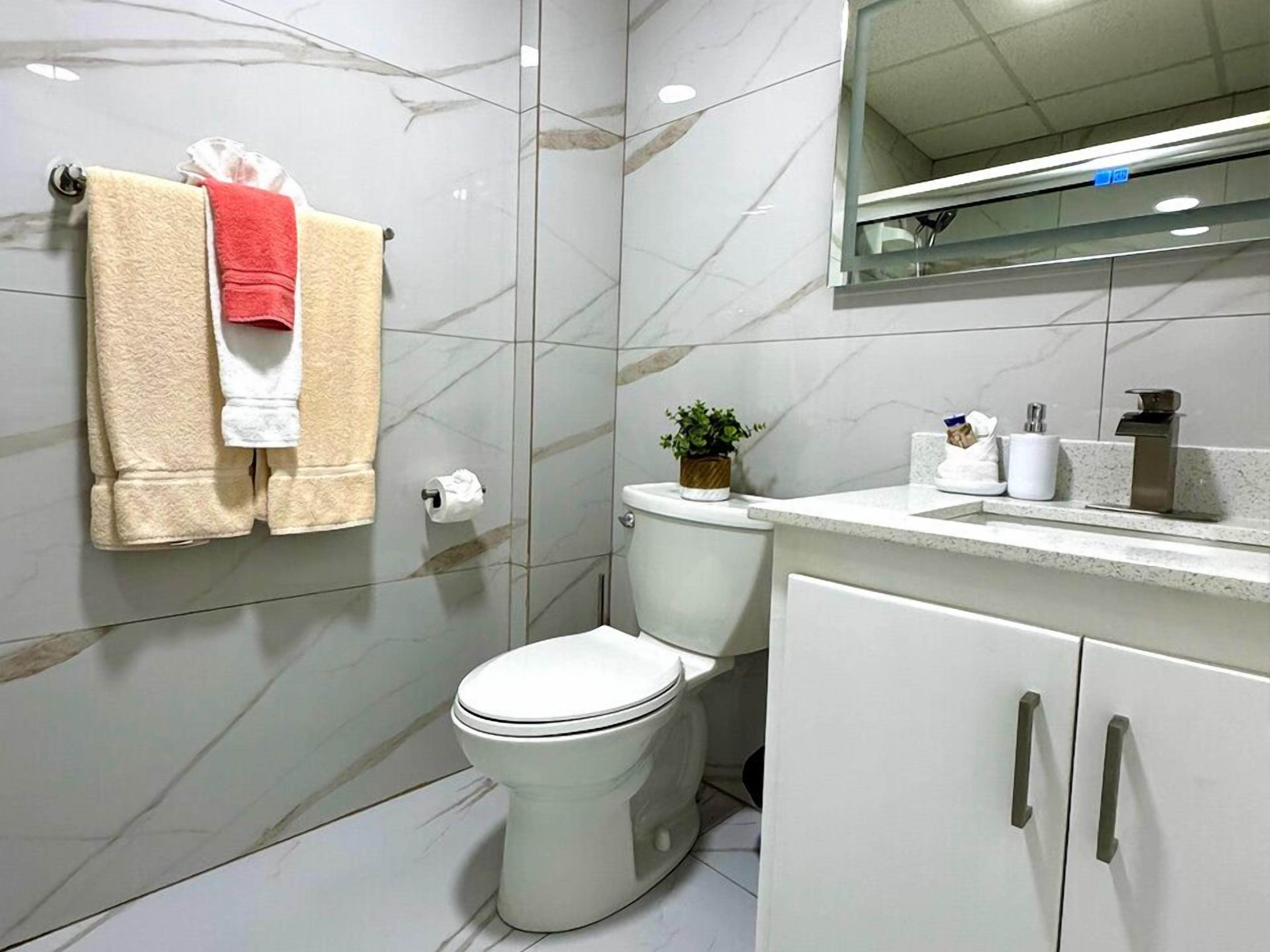 classic deluxe ocean view | bathroom | free toiletries, hair dryer, towels