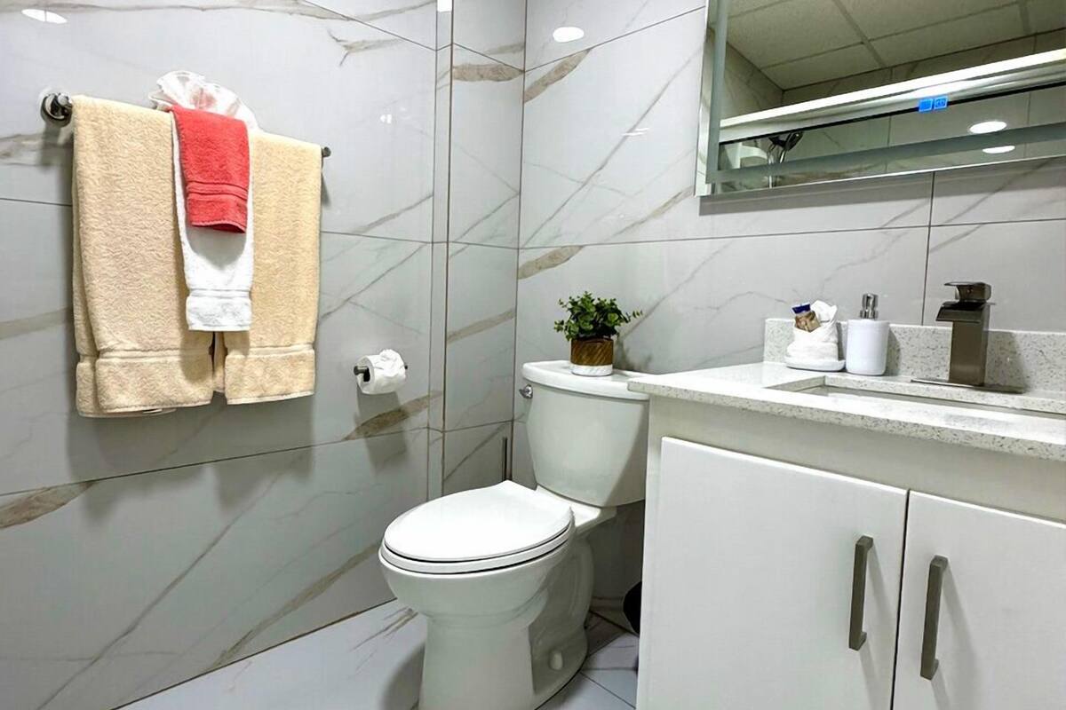 classic deluxe ocean view | bathroom | free toiletries, hair dryer, towels