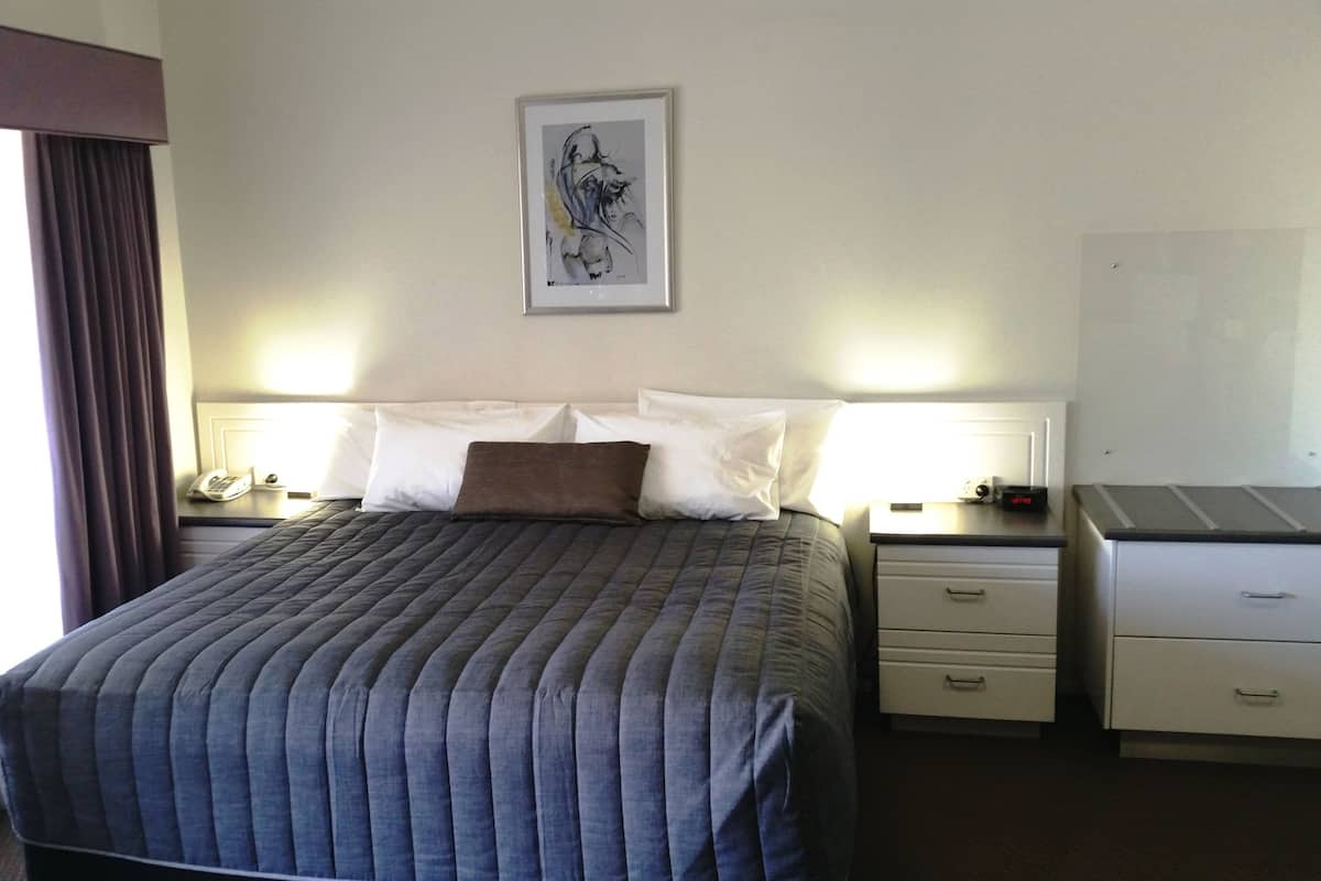 Deluxe studio | Luxe beddengoed, pillowtop-bedden, een minibar, een bureau