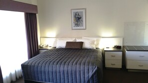 Deluxe Studio | Premium bedding, pillowtop beds, minibar, desk - McLaren Vale Motel & Apartments (McLaren Vale)