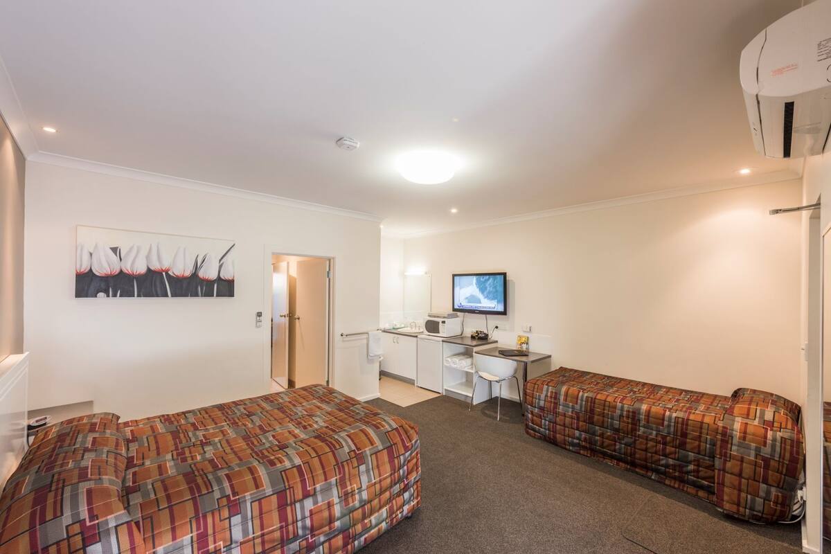 標準客房 (Two Bedroom Unit) | 高級寢具、舒適加層、迷你吧、書桌