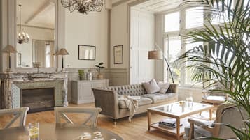 Le Grand Salon | Living area | TV