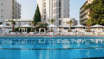 3 outdoor pools, pool umbrellas, sun loungers