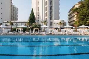 3 outdoor pools, pool umbrellas, sun loungers