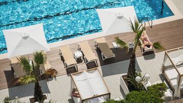 3 outdoor pools, pool umbrellas, sun loungers