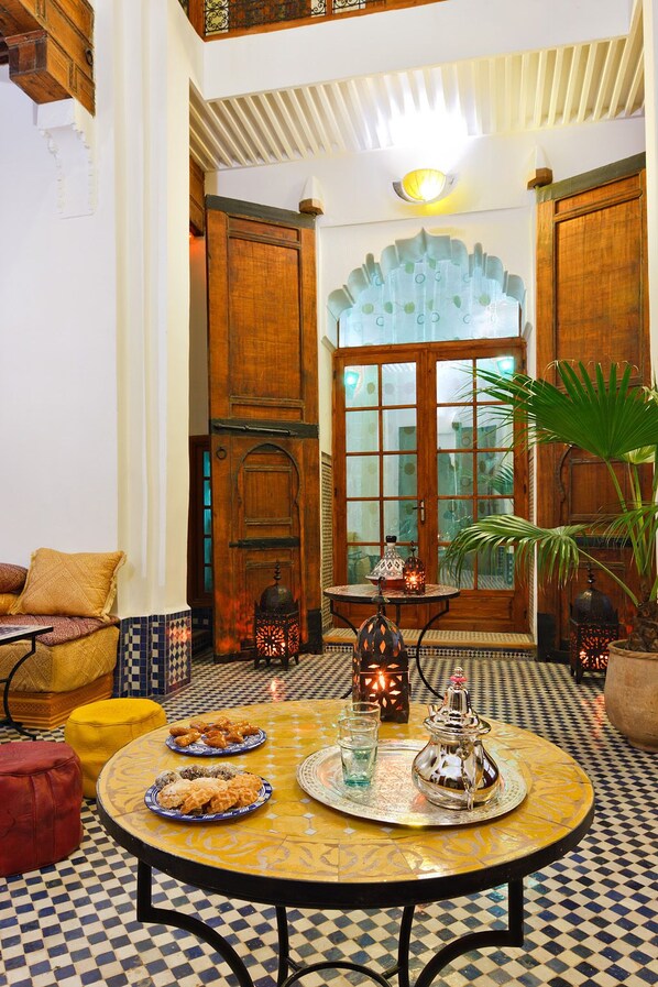 Área de estar no saguão