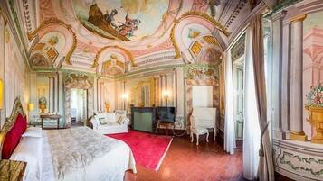 Frette Italian sheets, pillow-top beds, in-room safe, blackout curtains