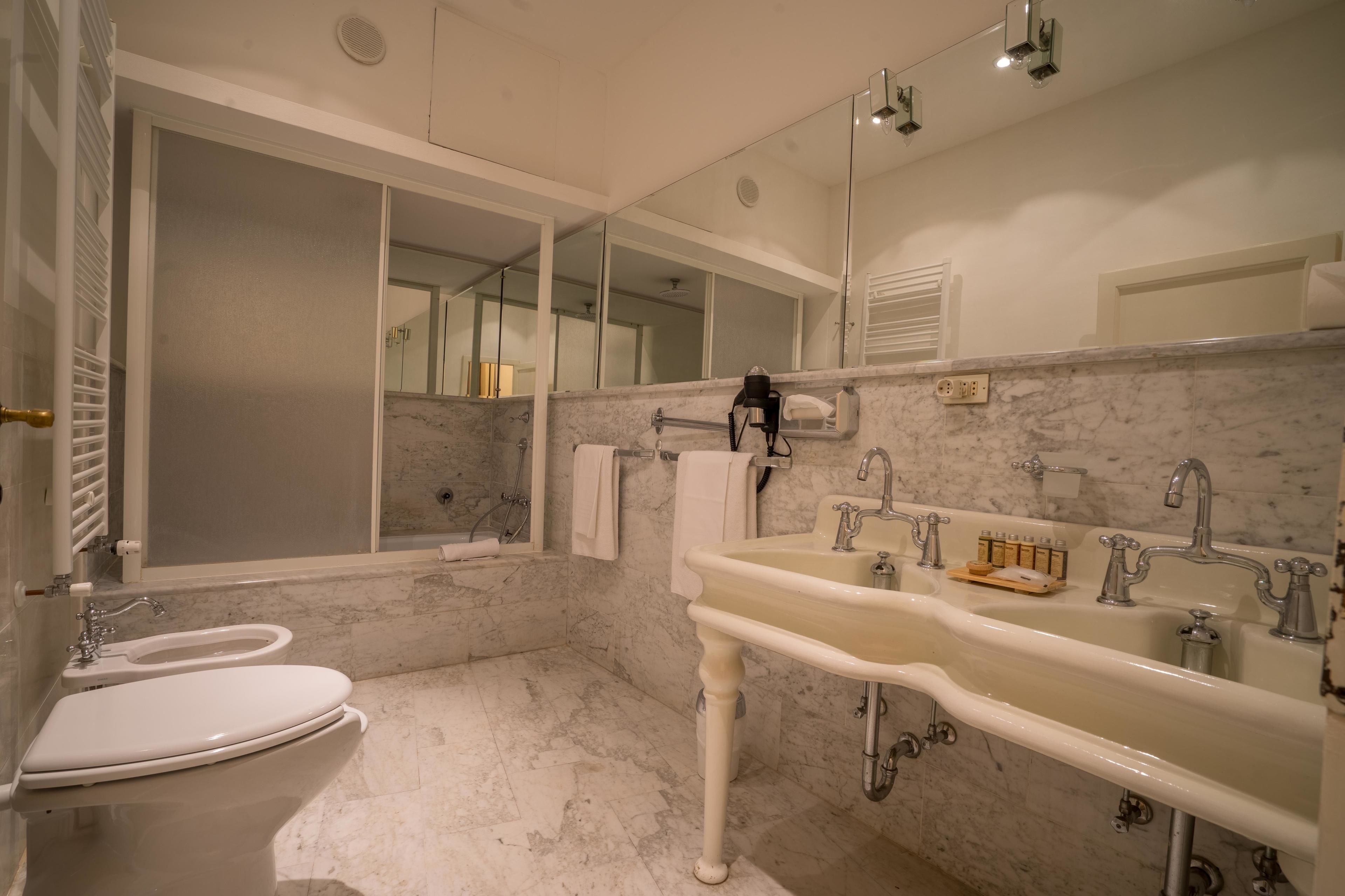 junior suite | bathroom | rainfall showerhead, free toiletries, hair dryer, towels