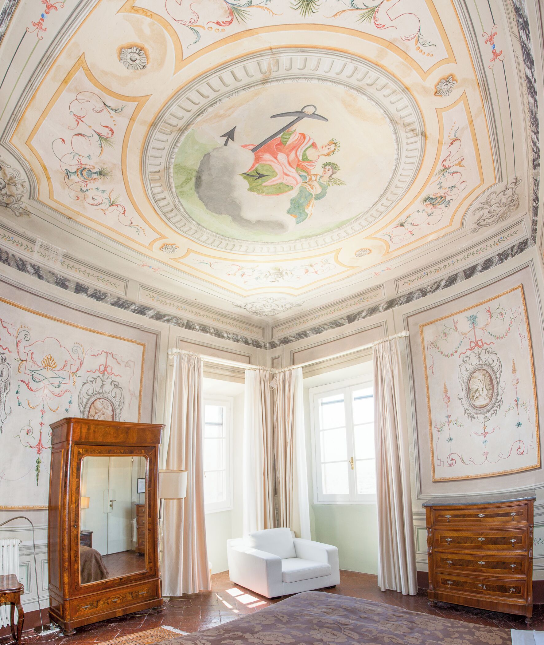 Frette Italian sheets, pillowtop beds, in-room safe, blackout drapes